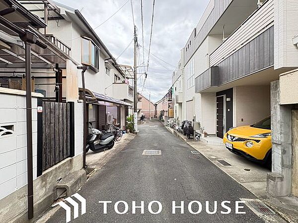 方角や時間帯の違いで日当たりがどう変化するか、周辺の道路や学校、お店や道路 の音など、家の中で静かに過ごせるかチェックできるのも、完成済みならでは。