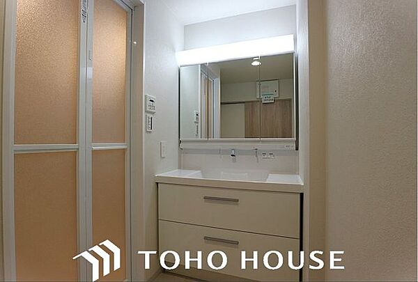 住まい探しは街探し。みんなが街探しのポイントにしているのは何？　第1位は過半数が支持した納得の 『交通の利便性』。続いて3割以上の人が『住環境』と『公園、緑地の充実』です。