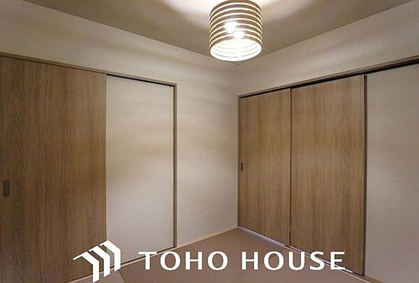 一つ屋根の下にそれぞれの暮らしがある。お部屋ぐらいは自分の価値観で自由にしたい。だからこそ、そのベースはシンプルであるべきだと思う。なぜなら、時の流れで人の好みは変わっていくものだから。