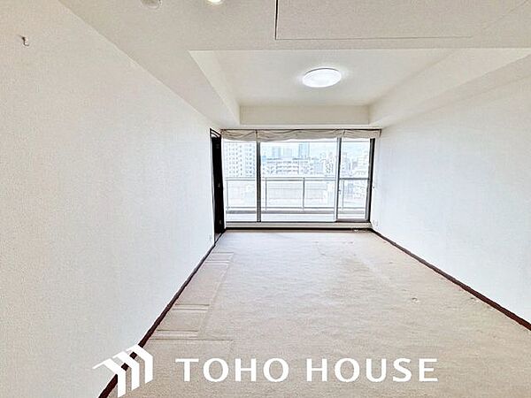心と体をゆったりと安らげる主寝室。寝室のゆとりが大きい分だけ、暮らしの安らぎは深まります。一日の疲れを癒すだけでなく、ご夫婦の親密な語らいを紡ぎ出します。