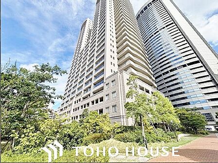 マンションは、駅から近い物件のほうが高めの価格で売りやすい。将来売却する可能性があるなら、都心などへの交通アクセスの良い駅から徒歩10分以内で、管理の行き届いた物件を選ぼう。