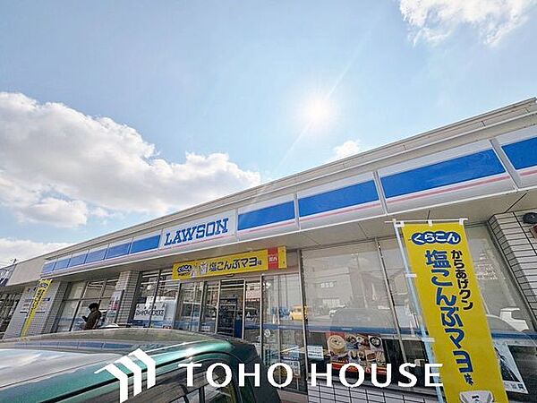 ローソン豊中上野東店 徒歩1分。 70m