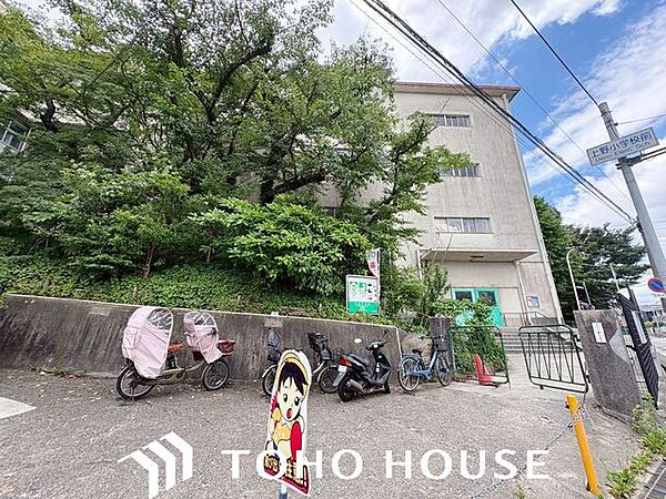 豊中市立上野小学校 徒歩10分。 770m