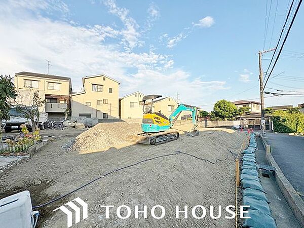 南側と南西道路に接する陽当たり恵まれた敷地です。