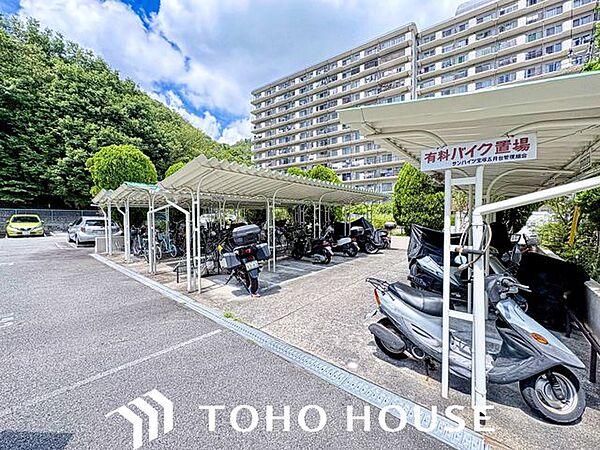 駐輪場は無料で、バイク置き場もございます。3000円/年