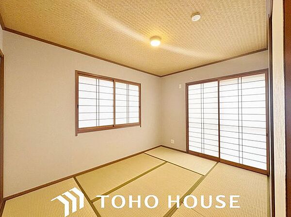 和室が持つ特別な時間、麗らかな春のやわらかな時、冬枯れの時がもたらす凛とした時間、経る年月によって表情を変える特別な場所、家族みんなのお気に入りの空間です。