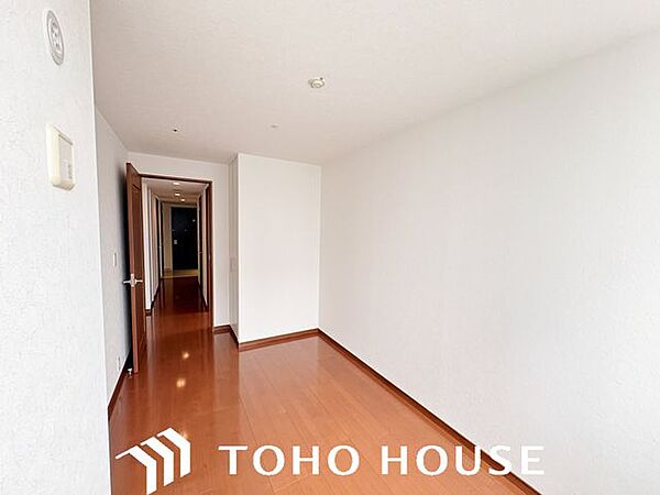 クローゼットには洋服や本を収納できるので、お部屋はすっきり広々と使うことができます。お好みの家具を自由にレイアウトしてください。