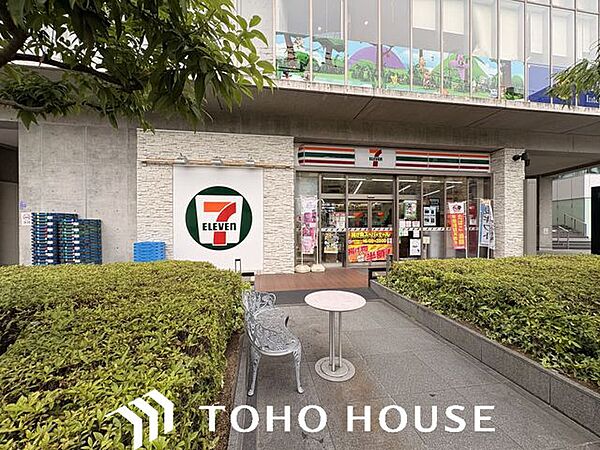 セブンイレブン　堂島クロスウォーク店 徒歩1分。 60m