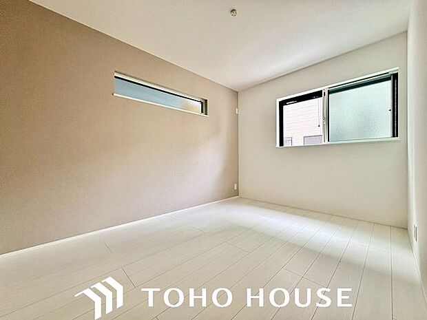 住まい探しは街探し。みんなが街探しのポイントにしているのは何？　第1位は過半数が支持した納得の 『交通の利便性』。続いて3割以上の人が『住環境』と『公園、緑地の充実』です。