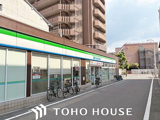 ファミリーマート我孫子道駅前店 徒歩3分。 180m