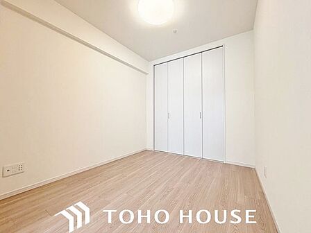 子ども部屋、書斎、あるいはゲストルームなど、ご家族のライフスタイル変化に合わせて多目的に使える洋室。無駄のないシンプルな形状だからこそ、用途を選ばずフレキシブルに活用可能です。