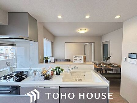 一つ屋根の下にそれぞれの暮らしがある。お部屋ぐらいは自分の価値観で自由にしたい。だからこそ、そのベースはシンプルであるべきだと思う。なぜなら、時の流れで人の好みは変わっていくものだから。