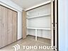 収納：一つ屋根の下にそれぞれの暮らしがある。お部屋ぐらいは自分の価値観で自由にしたい。だからこそ、そのベースはシンプルであるべきだと思う。なぜなら、時の流れで人の好みは変わっていくものだから。