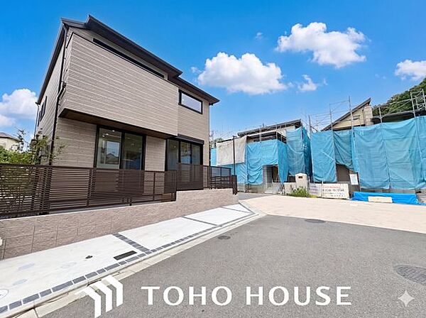 デザイン性・設備面の充実を図るだけでは、永い将来を守っていく邸宅とは言えません。制震・耐震構造で地震に強い家を目指し、次代へ時を繋ぐ強固な家になりました。※CG加工あり