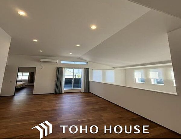 住まい探しは街探し。みんなが街探しのポイントにしているのは何？　第1位は過半数が支持した納得の 『交通の利便性』。続いて3割以上の人が『住環境』と『公園、緑地の充実』です。