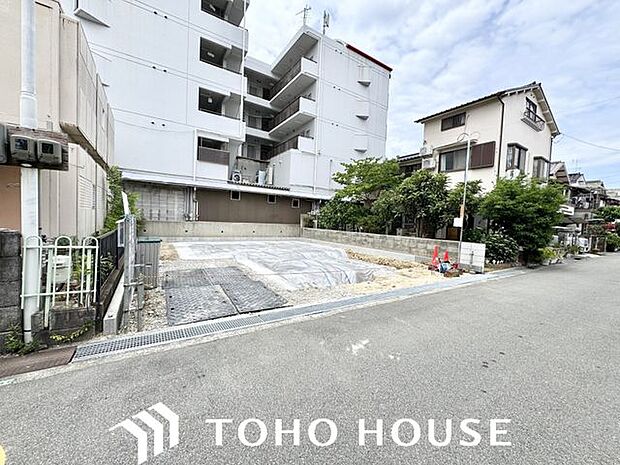 建物に対して高い耐震性・耐久力に基づく信頼こそが、まずは快適な住まいに欠かせない条件だと考えております。長年の経験と試行錯誤から生まれた様々な技術が、強固なすまいづくりを実現しております。