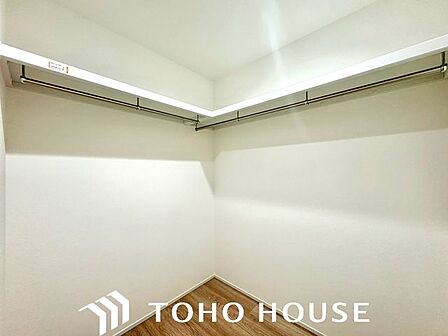 たっぷりと荷物が入るよう、ウォークインクローゼットを完備いたしました。画像と現地では大きさ、広さの感覚が違います。是非、ご自分の目で確かめてください。