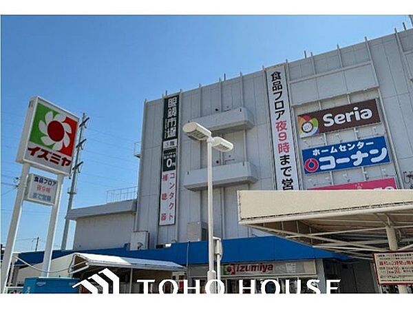 ホームセンターコーナンイズミヤ小林店 徒歩13分。 1040m