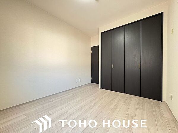 一つ屋根の下にそれぞれの暮らしがある。お部屋ぐらいは自分の価値観で自由にしたい。だからこそ、そのベースはシンプルであるべきだと思う。なぜなら、時の流れで人の好みは変わっていくものだから。