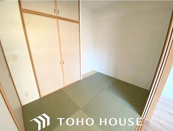 和室は有るだけでも落ち着く空間ですが、 「家族団らん」 「来客時の客間」 等々多目的なスペースとして活用出来る便利な空間です。