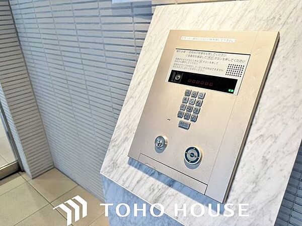 オートロック付き物件は、住民以外の人が入りにくい仕組みとなっています。空き巣などの被害に狙われにくいほか、新聞などの訪問営業や、商品の押し売りなどの営業を避けやすい環境といえます。