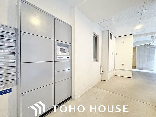 お仕事でお帰りが遅い方にも、ご夫婦でお仕事されている方にも、確実にお荷物の受け取りが出来るので安心です。住まう方への配慮が行き届いた人気商品です。