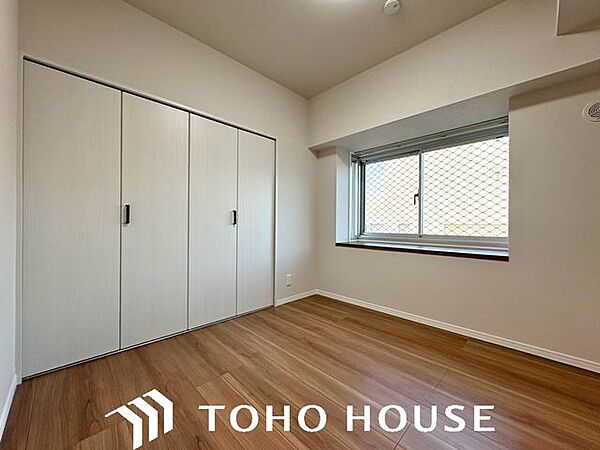 住まう方自身でカスタマイズして頂けるように「シンプル」にデザインされた室内。家具やレイアウトでお好みの空間を創り上げられます。