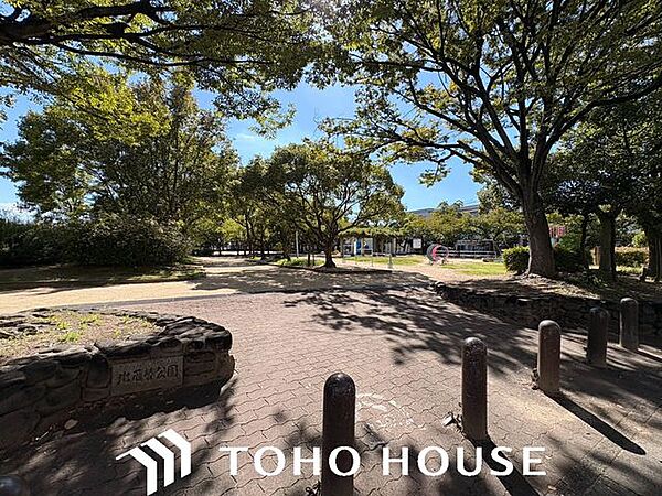北雁替公園 徒歩5分。 330m