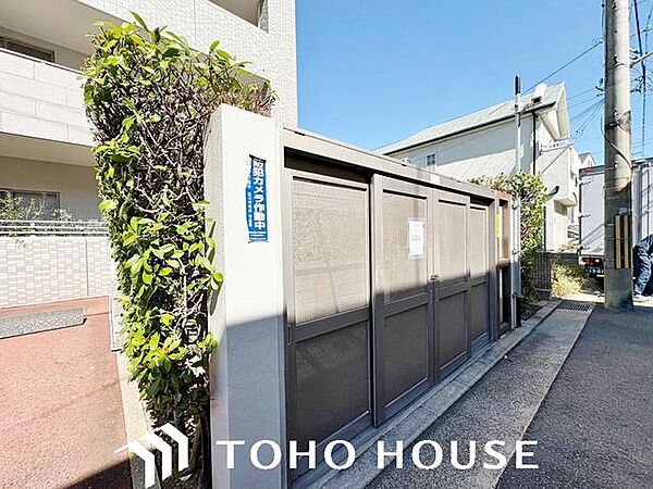 敷地内に綺麗に管理されたゴミステーションを完備。毎日の家事をサポートします。