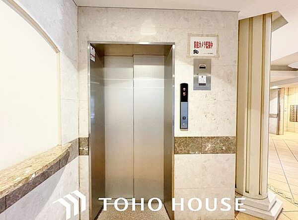 日々の生活を快適にするエレベーター付き。お出かけやご帰宅の際の移動をしっかりサポートしてくれます。