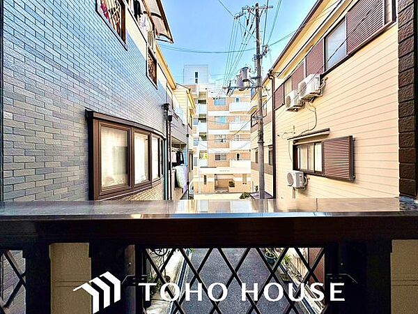妻が仕事で遅くなる場合などは夜道が心配。駅からマンションまで人通りがある、電灯があって明るいなど、安全な経路が確保できるといい。