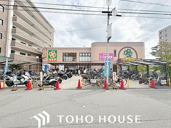 ライフ服部店 徒歩2分。 110m