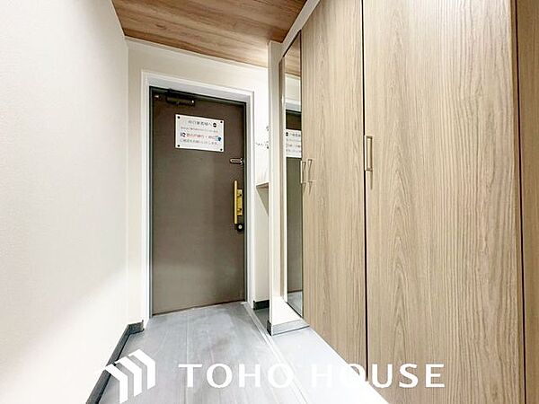 【玄関】清潔感のある落ち着いた雰囲気の玄関です。