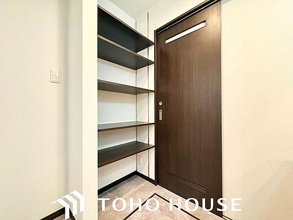 各部屋に必要な量の収納があるか、高さ・奥行きは適度で、活用しやすいものになっているか。 “量”だけでなく、”位置”によっても変わる「収納力」を子どもの成長も加味して確認しよう。