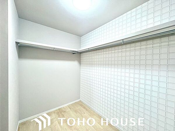 たっぷりと荷物が入るよう、ウォークインクローゼットを完備いたしました。画像と現地では大きさ、広さの感覚が違います。是非、ご自分の目で確かめてください。