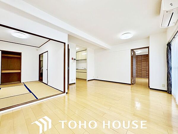 LDKは家族だんらんをデザイン。広いＬＤＫでは家族が集まり一緒の時間を過ごせる工夫がされております。何気ない一日の当たり前のひとコマがいつか一生の宝物になります。