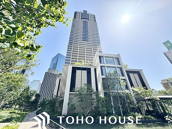 季節感を演出する多彩な樹木と豊かな彩りが重なり、四季折々の変化を楽しめる心地よい場所となることでしょう。時間の経過と共に味わいが出る素敵な空間へ。