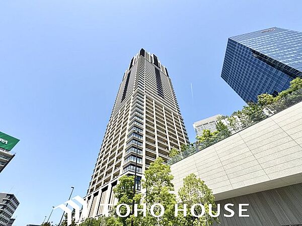 住まい探しは街探し。みんなが街探しのポイントにしているのは何？　第1位は過半数が支持した納得の 『交通の利便性』。続いて3割以上の人が『住環境』と『公園、緑地の充実』です。