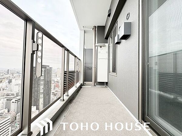 陽光をたっぷり取り込む明るいバルコニー。風通しも良く、毎日のお洗濯物やお布団もしっかり乾きます。家事のモチベーションも上がる快適な空間です。