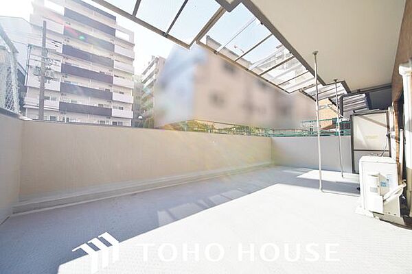 眺望をお楽しみいただけるよう、ワイドバルコニーを採用いたしました。奥行きもたっぷりと取りましたので、お洗濯物が多い日でも安心です。