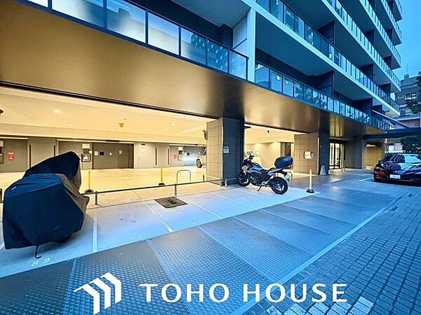 物件の陽当りや通風・仕様設備やお部屋の大きさの比較、近隣・周辺環境や街並みなど、資料には掲載していない情報が現地にはたくさんあります。　是非一度、現地をご確認ください。