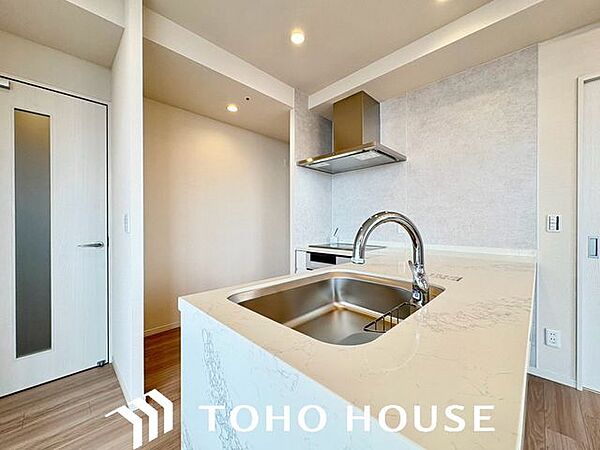 一つ屋根の下にそれぞれの暮らしがある。お部屋ぐらいは自分の価値観で自由にしたい。だからこそ、そのベースはシンプルであるべきだと思う。なぜなら、時の流れで人の好みは変わっていくものだから。