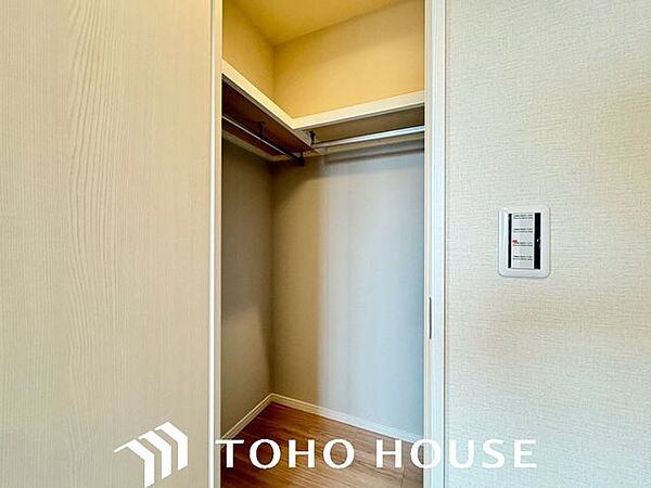 たっぷりと荷物が入るよう、ウォークインクローゼットを完備いたしました。画像と現地では大きさ、広さの感覚が違います。是非、ご自分の目で確かめてください。