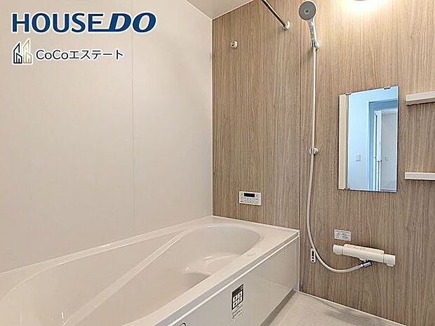 □■ユニットバス■□足を伸ばして寛げる浴槽♪浴槽にゆとりがあり、ゆったりと入浴できます。洗い場も広いので、お子様と一緒に快適に入浴できますね。
