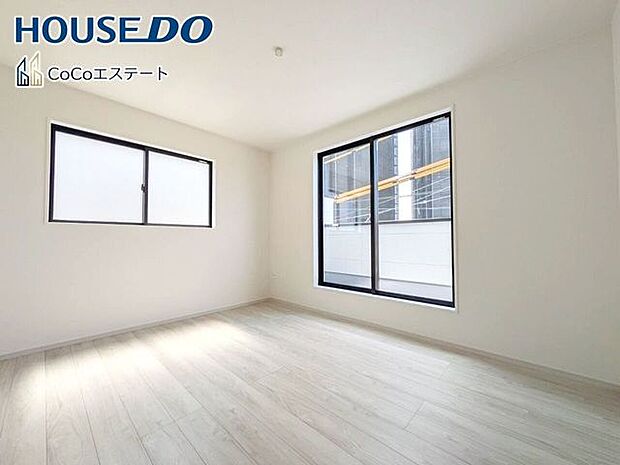 □■洋室■□バルコニーに面した6.5帖の洋室です♪通風・採光共に良好◎主寝室として最適なお部屋です。
