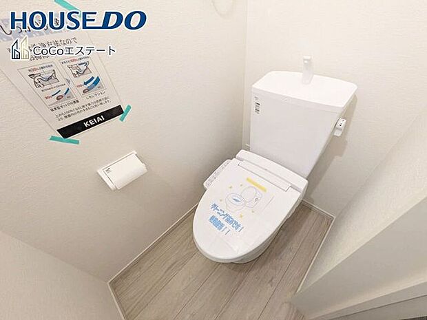 □■トイレ■□温水洗浄便座付きトイレ♪冬場や冷え込む時期にもお尻を温かく快適に保ちます。また、汚れにくく掃除しやすい設備です。