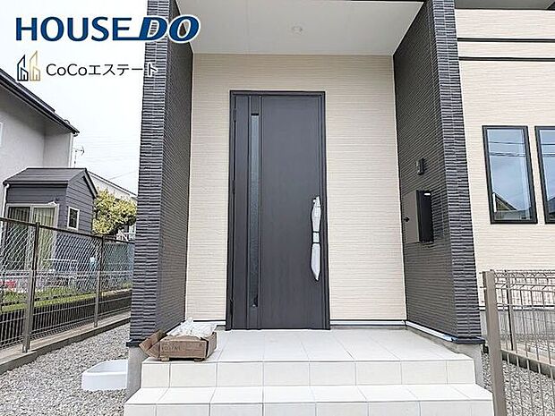 □■玄関■□雨除けに便利な屋根付き!