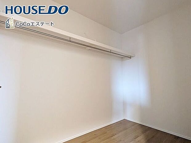 □■収納■□ファミリークロークです♪各居室の収納の他に大容量の収納があるのは嬉しいですね。
