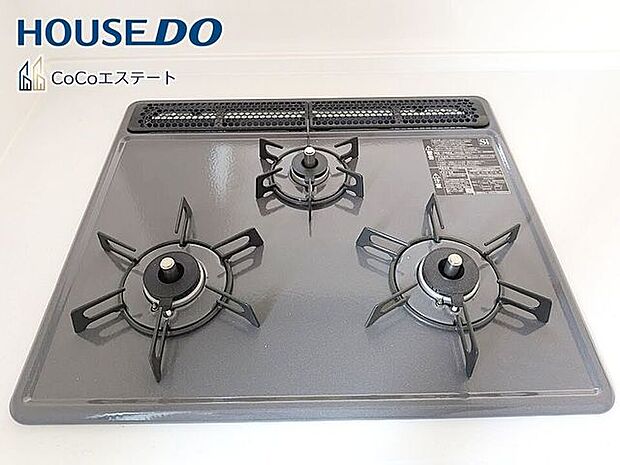 □■三口コンロ■□同時にお料理が可能♪煮物と炒め物と汁物と一度に作れます。手際のよいママ確定ですね。