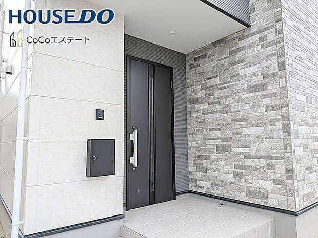 □■玄関■□雨除けに便利な屋根付き!